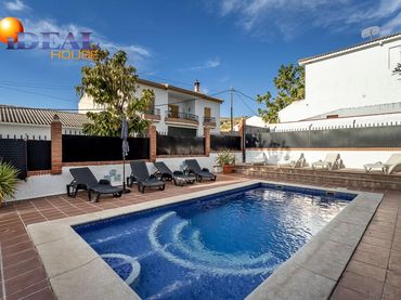 Casa con piscina en venta en Cacín