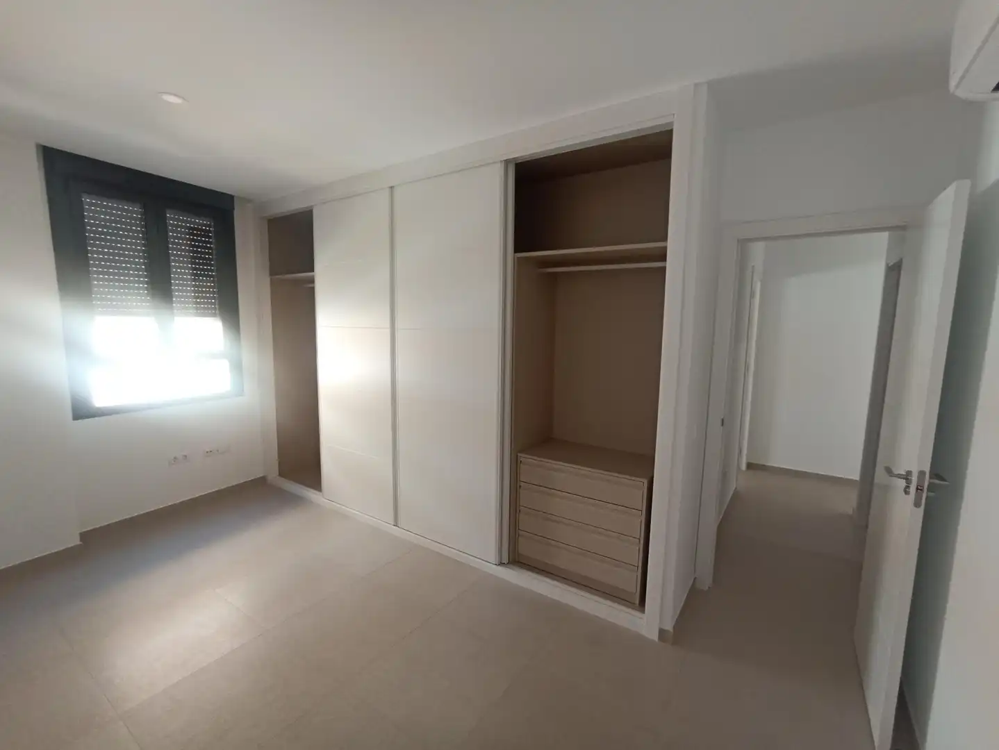 Schlafzimmer von Wohnung zur Miete in Sevilla mit Klimaanlage, Terrasse und Abstellraum