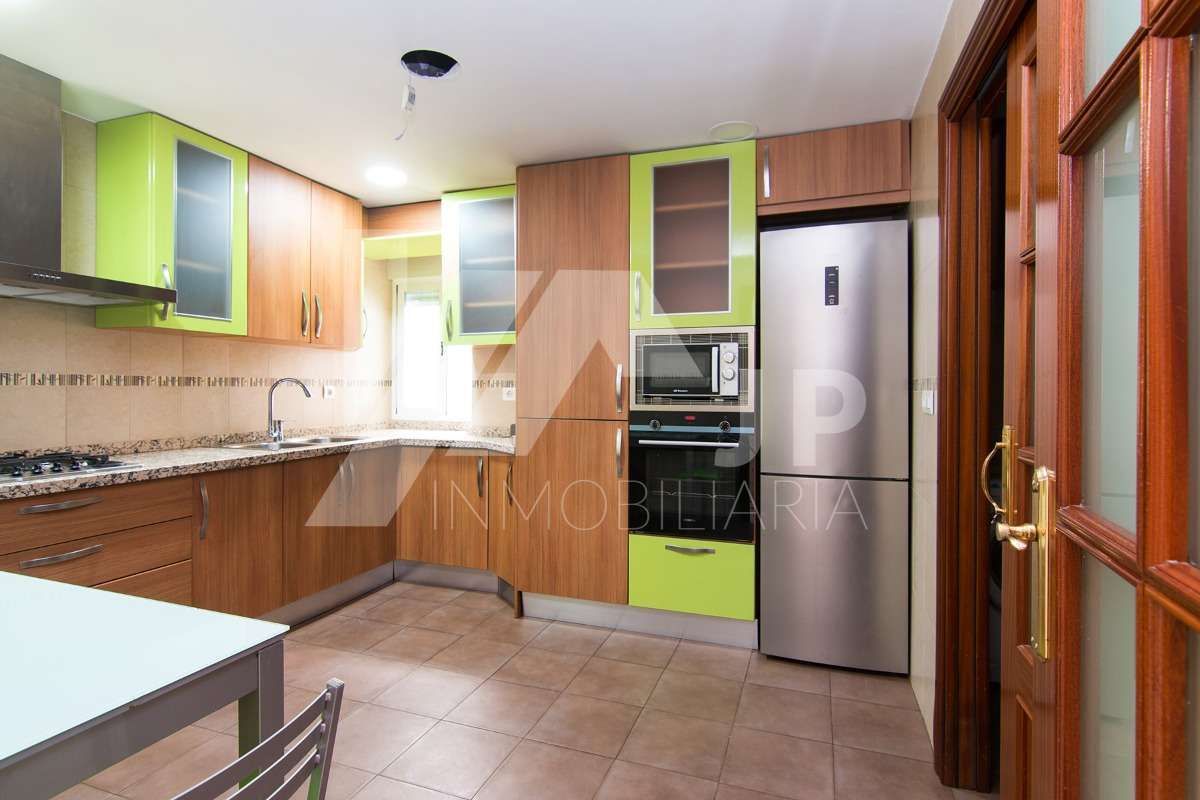 Pis de lloguer a Calle Buensuceso, Centro - Sagrario