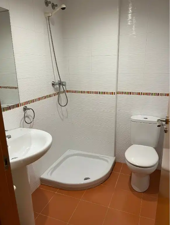 Badezimmer von Einfamilien-Reihenhaus zur Miete in Alcàsser mit Klimaanlage, Heizung und Terrasse