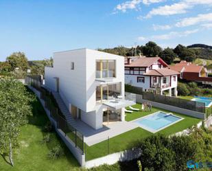 Vista exterior de Casa o xalet en venda en Zumaia amb Terrassa, Piscina i Balcó