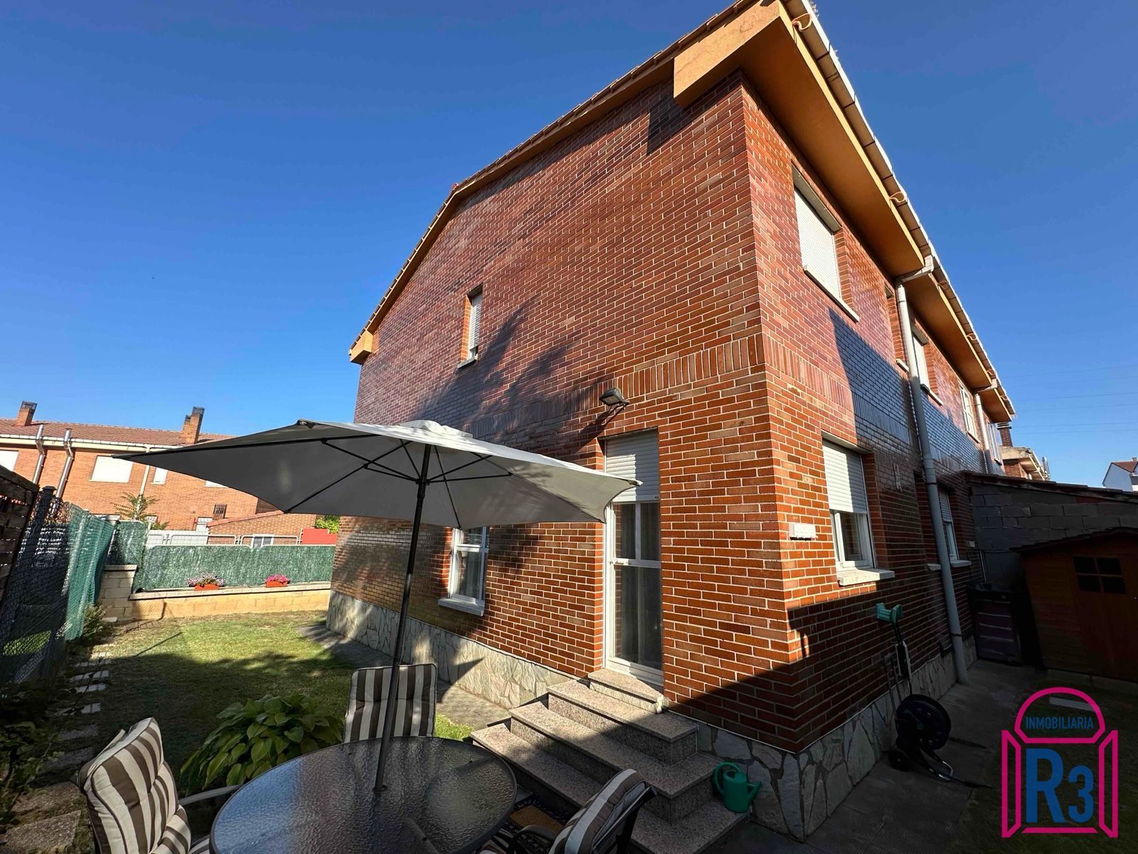 Exterior view of Single-family semi-detached for sale in Villaquilambre  with Heating, Private garden and Terrace