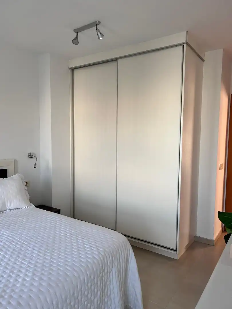 Dormitori de Pis de lloguer en Almería amb Aire condicionat, Calefacció i Terrassa