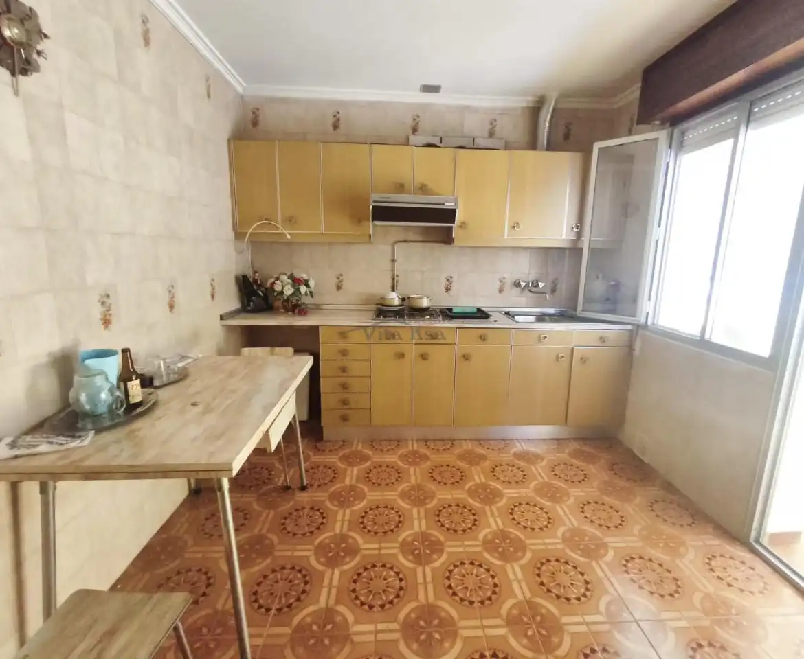Cuina de Casa o xalet en venda en Xunqueira de Ambía amb Calefacció, Jardí privat i Moblat