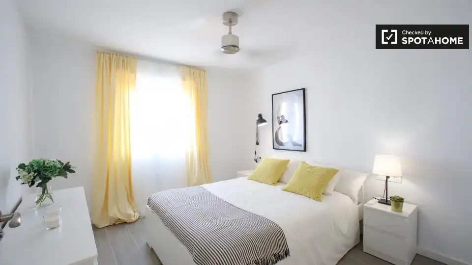 Bedroom of Flat for rent in Valencia  with Air Conditioner, Heating and Furnished