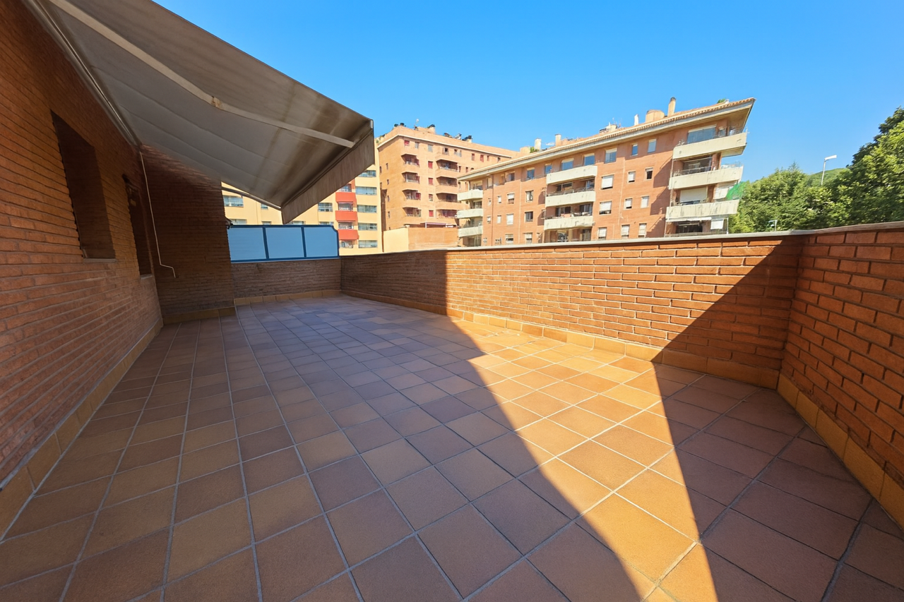 Terrace of Flat for sale in Vic  with Heating