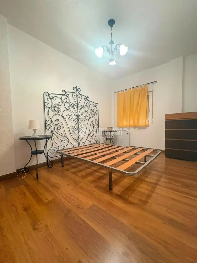 Flat for rent in Juan de la Cierva