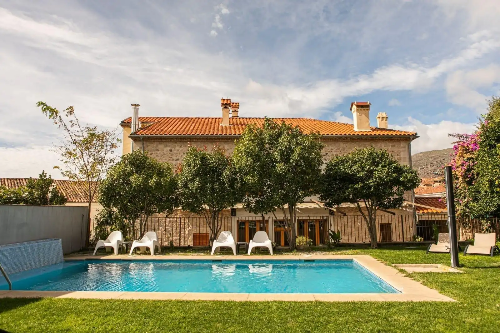 Schwimmbecken von Gebäude zum Verkauf in San Martín de Trevejo
