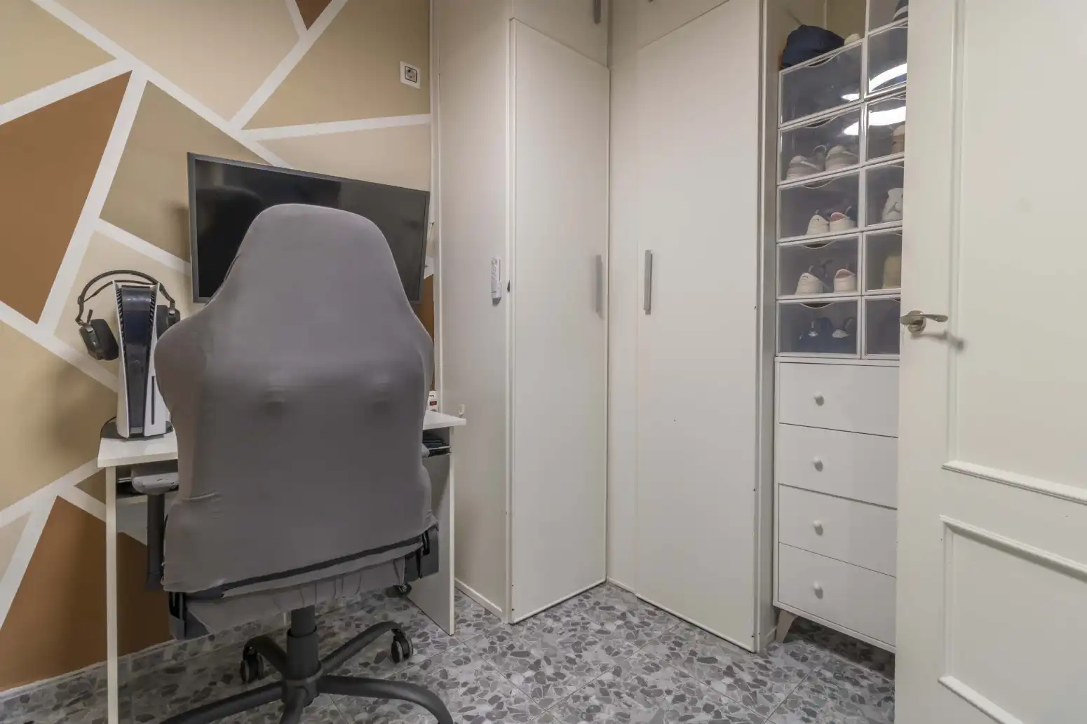 Flat for sale in Sevilla  with Air Conditioner, Storage room and Balcony