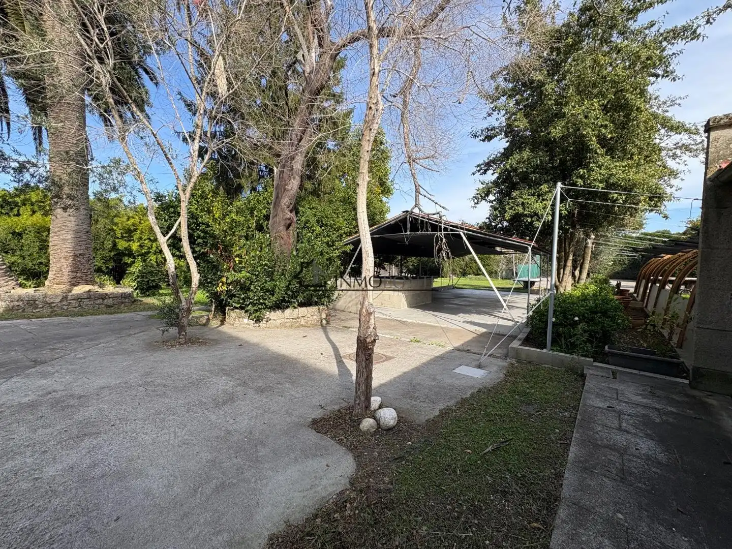 Aparcament de Casa o xalet en venda en Pontevedra Capital  amb Jardí privat