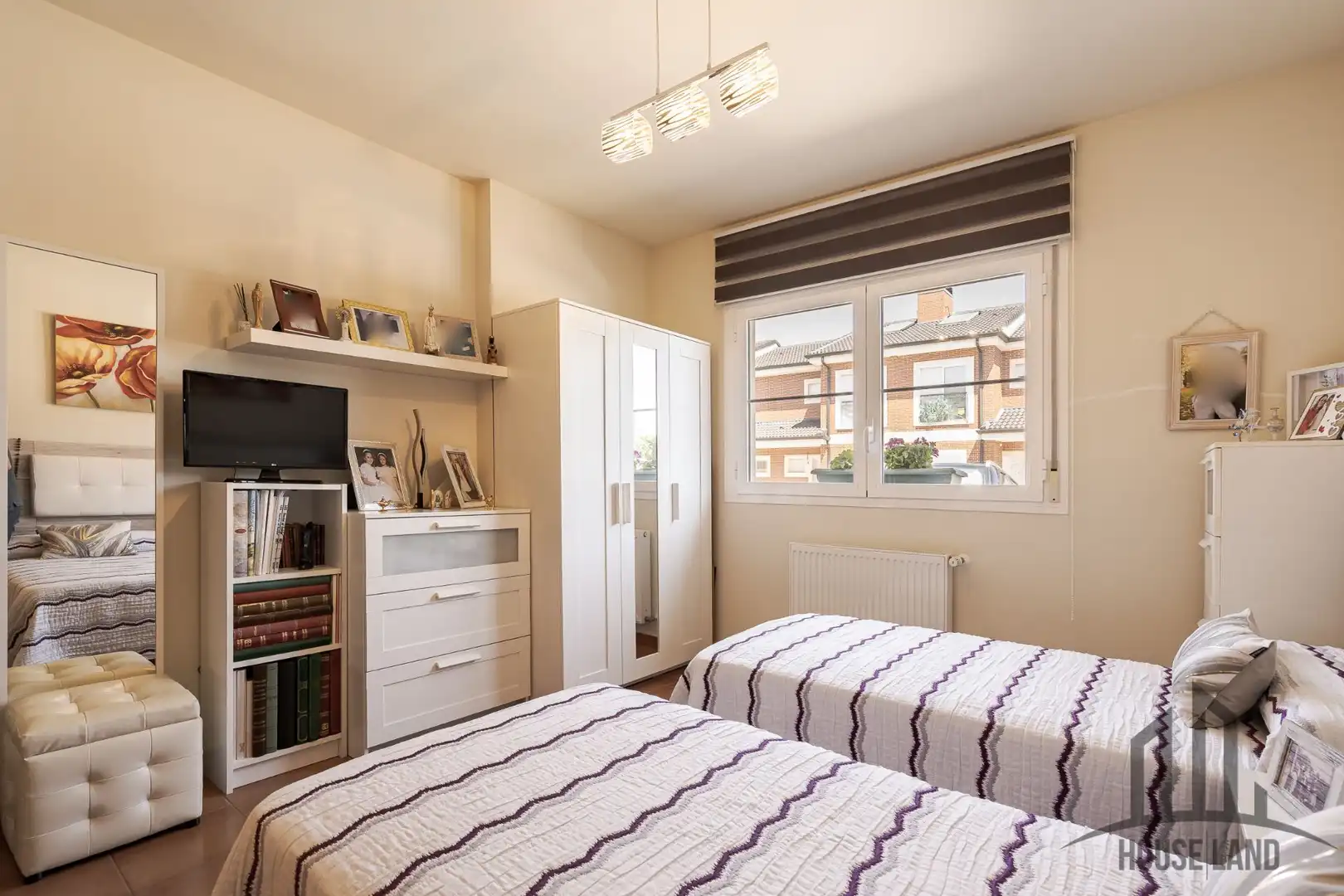 Habitación de Casa adosada en venta en El Casar con Aire acondicionado, Calefacción y Piscina comunitaria