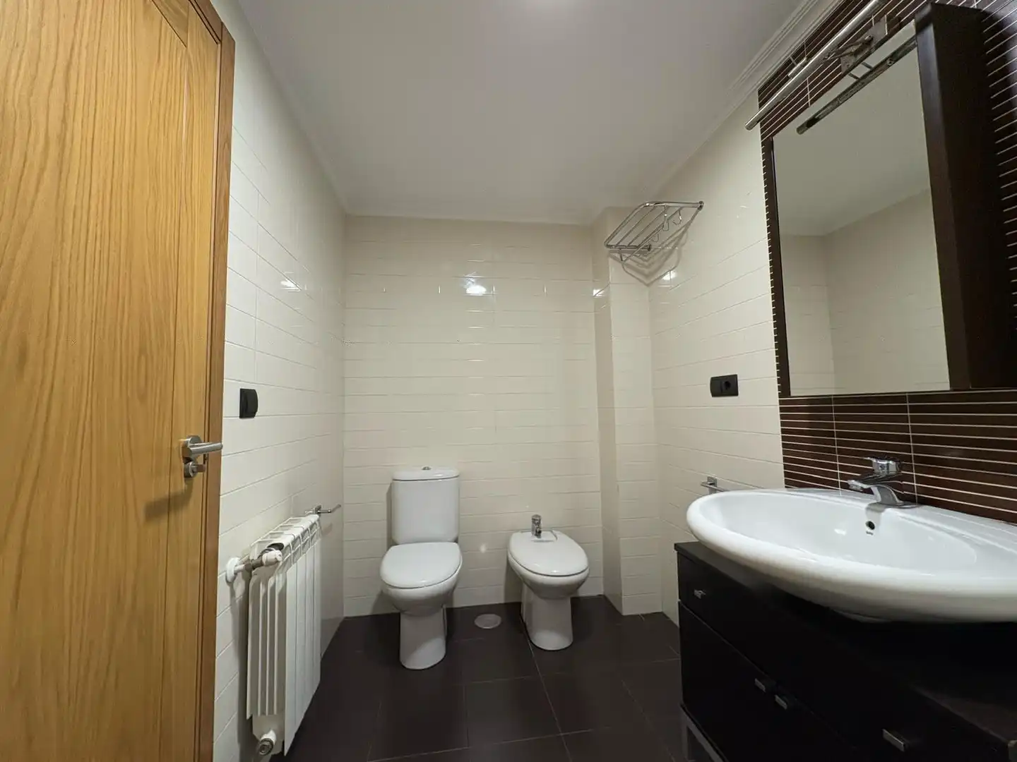 Badezimmer von Maisonette zum Verkauf in Santiago de Compostela  mit Heizung, Parkett und Abstellraum