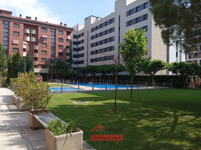 Piscina de Pis en venda en  Logroño amb Calefacció, Jardí privat i Parquet