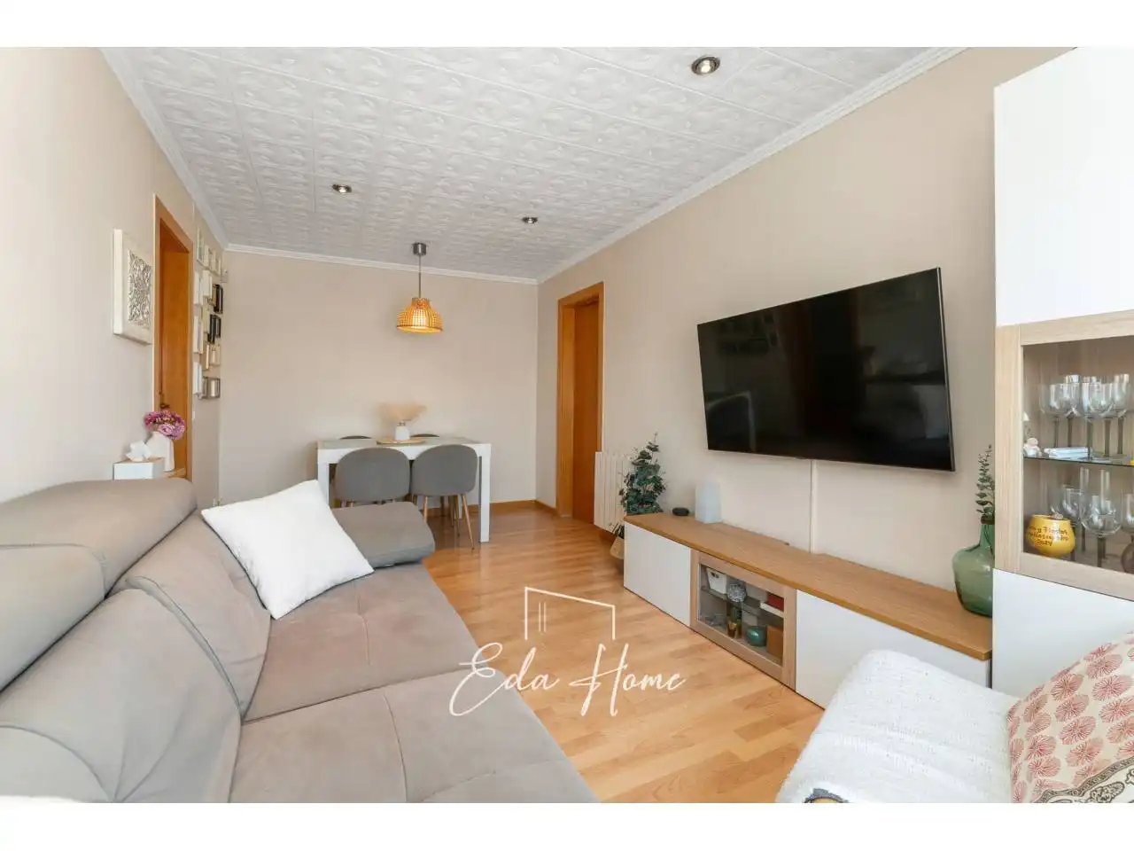 Living room of Flat for sale in Cornellà de Llobregat  with Air Conditioner, Heating and Parquet flooring