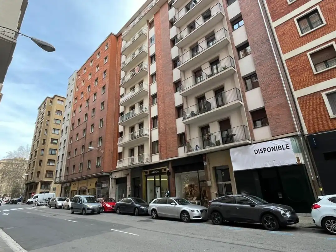 Vista exterior de Local en venda en  Pamplona / Iruña amb Moblat