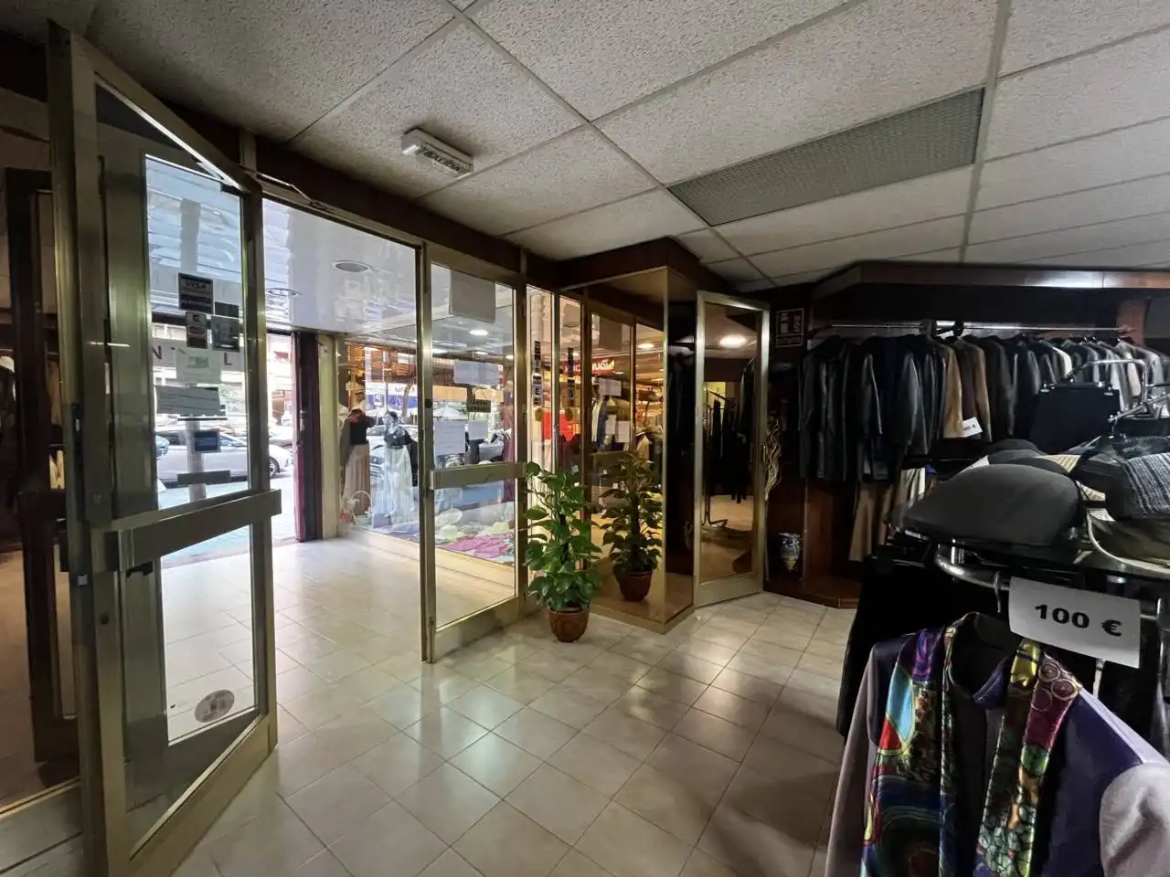 Geschaftsraum zur Miete in Calle Felip II, La Sagrera