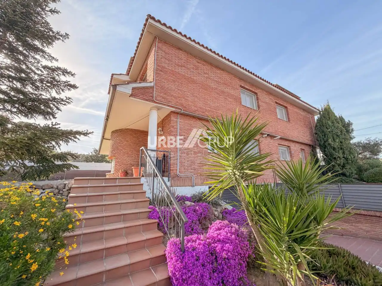 Vista exterior de Casa adosada en venda en Terrassa amb Calefacció, Jardí privat i Terrassa
