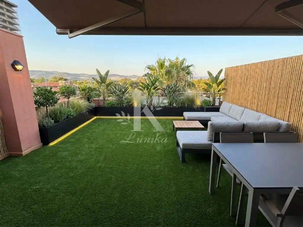 Penthouse mit Pool zum Verkauf in Avenida Europa