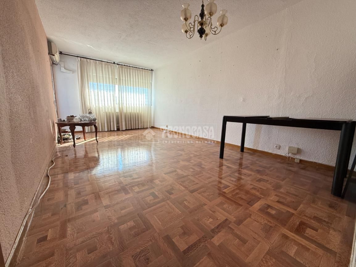 Flat for sale in Orcasitas