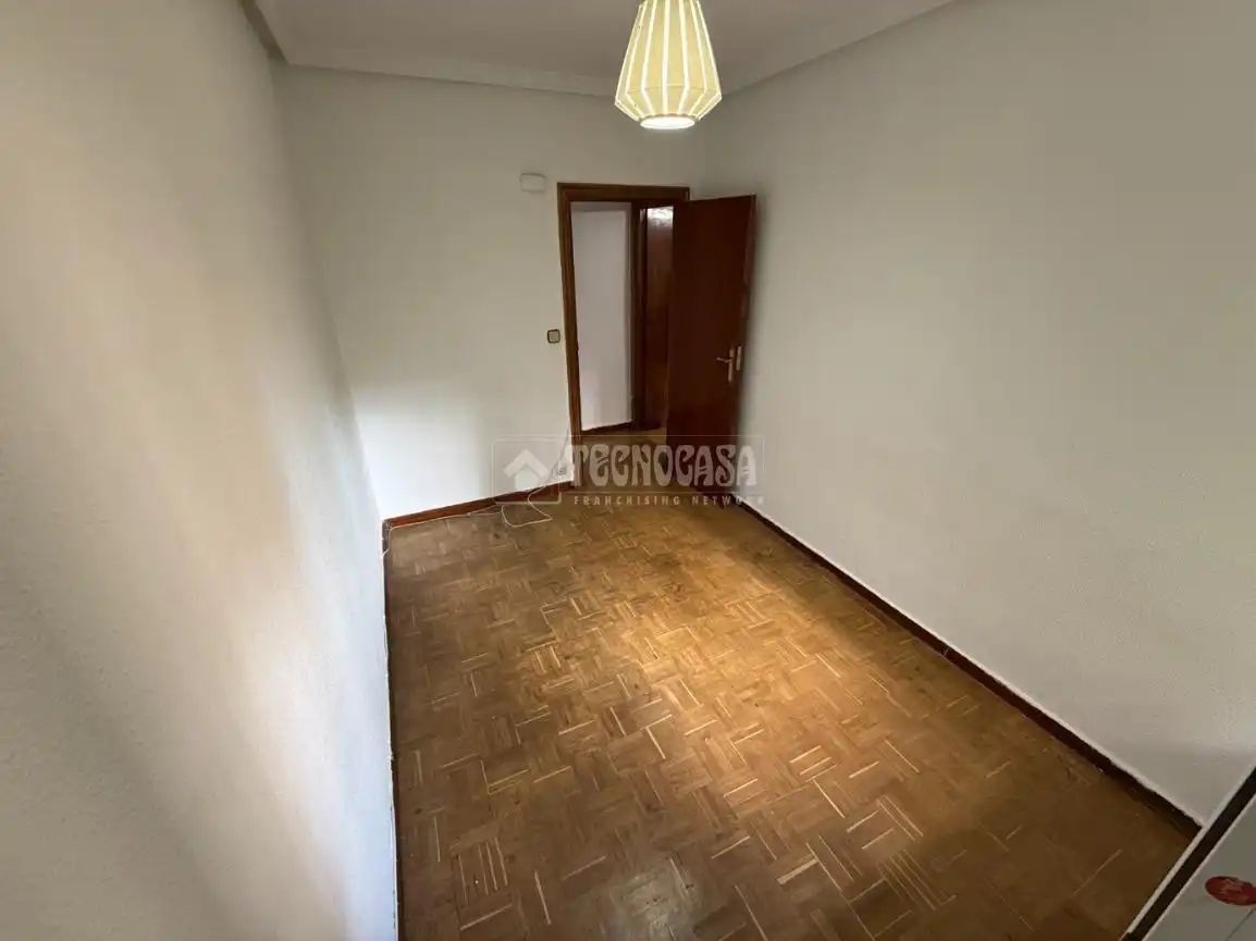 Bedroom of Flat for sale in Madrid