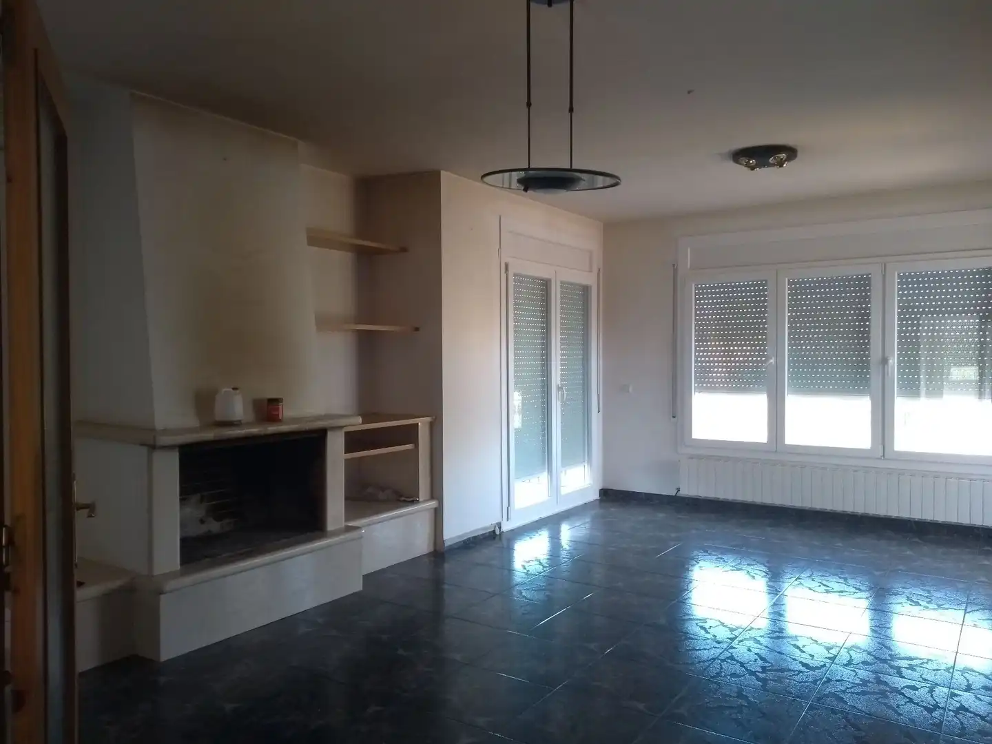 Sala d'estar de Finca rústica en venda en Bàscara amb Aire condicionat, Calefacció i Jardí privat