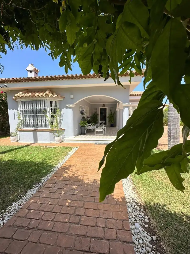 Jardí de Casa o xalet en venda en Chiclana de la Frontera amb Aire condicionat, Calefacció i Jardí privat