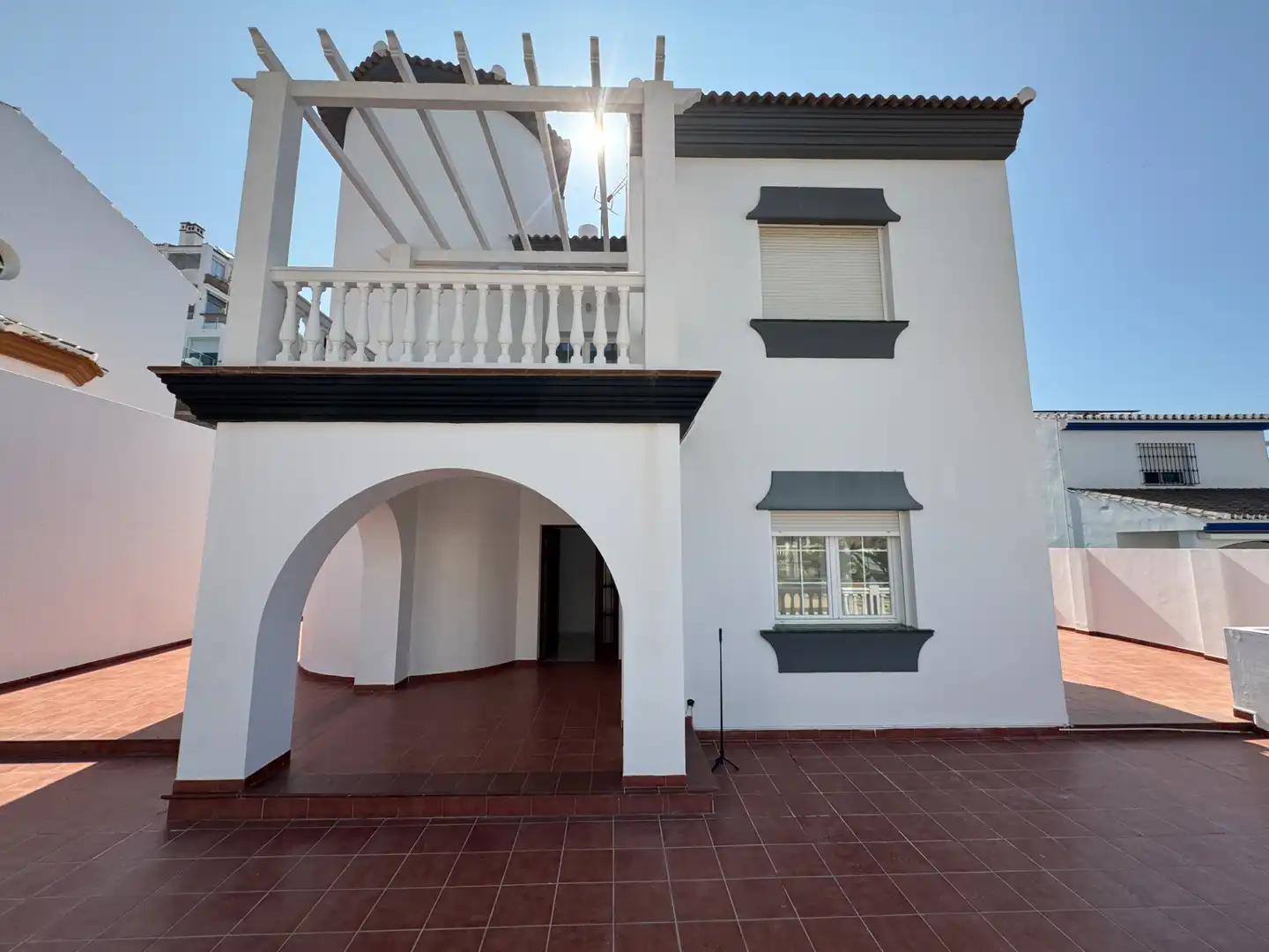 Vista exterior de Casa o xalet en venda en Rincón de la Victoria amb Aire condicionat, Jardí privat i Terrassa