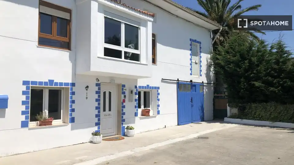 Vista exterior de Pis per a compartir en Santa Cruz de Bezana amb Aire condicionat, Calefacció i Moblat