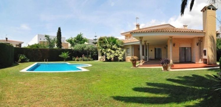 Jardí de Casa o xalet en venda en Cambrils amb Aire condicionat, Calefacció i Jardí privat