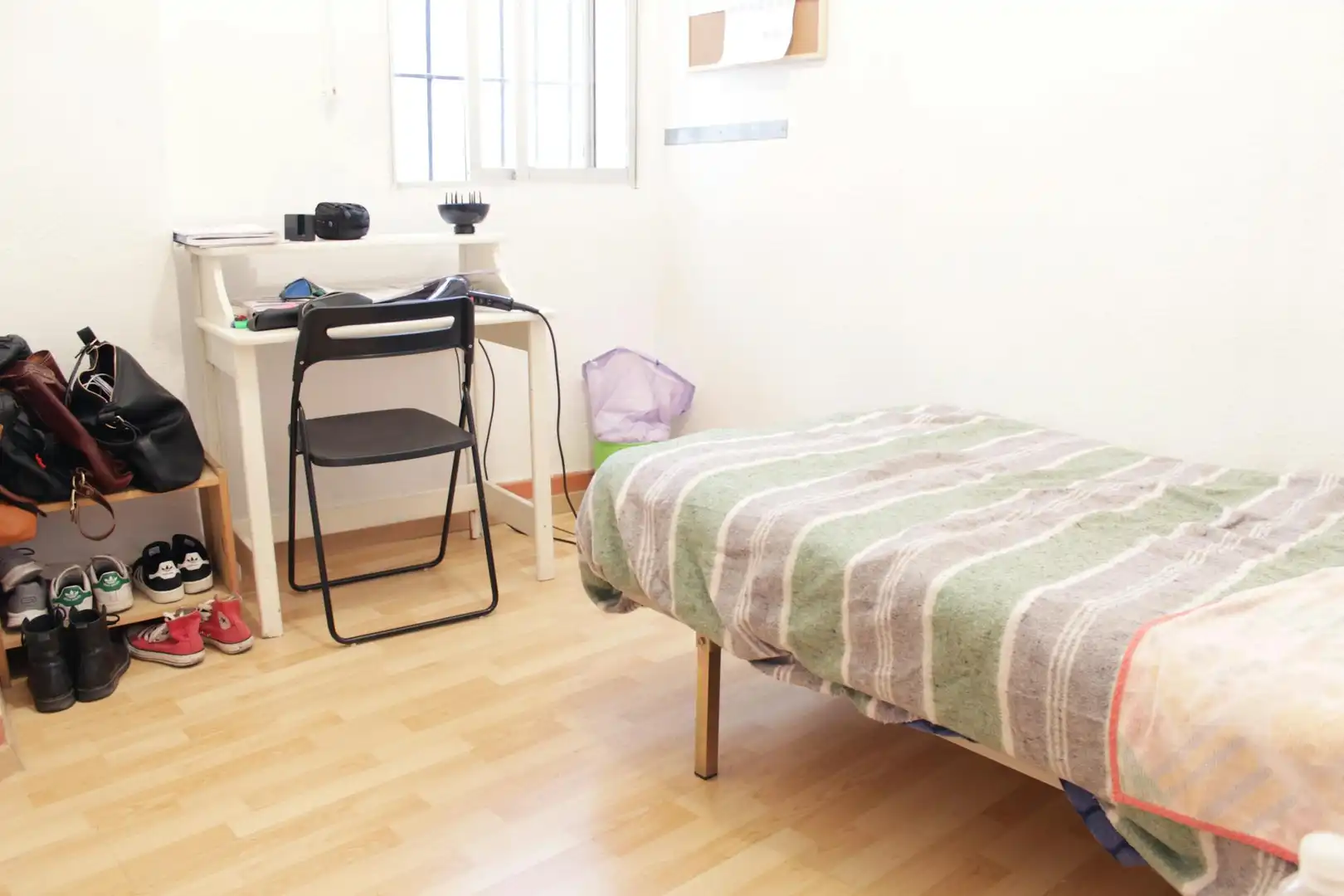 Bedroom of Flat for share in Sevilla  with Furnished, Washing machine and TV