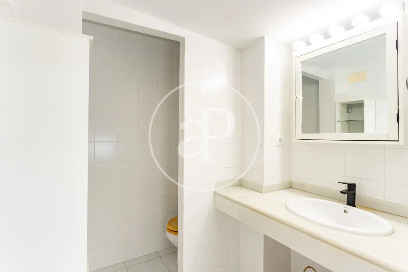 Baño de Piso en venta en Barcelona con Calefacción y Jardín privado