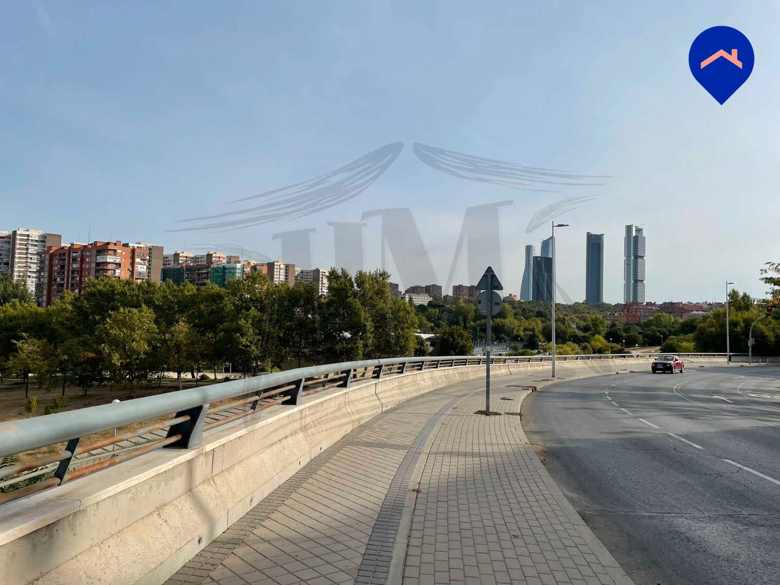Vista exterior de Pis en venda en  Madrid Capital amb Calefacció, Parquet i Alarma