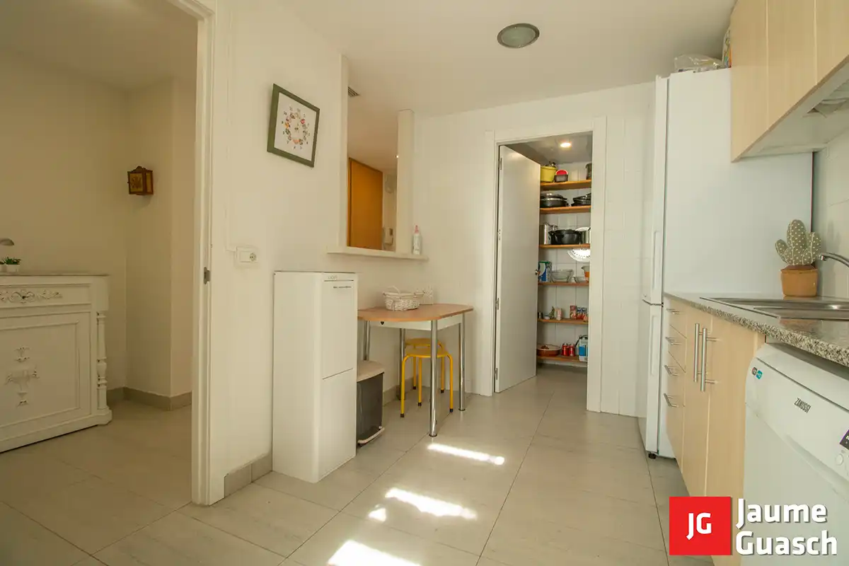 Küche von Dachboden zum Verkauf in Torredembarra mit Klimaanlage, Heizung und Terrasse