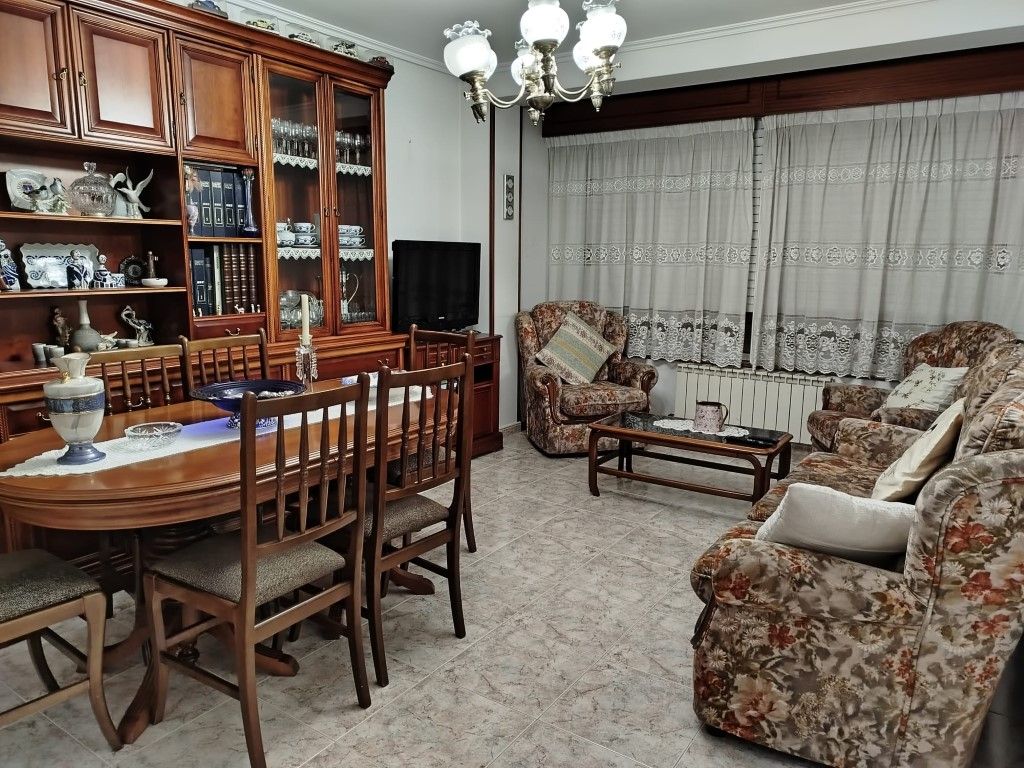 Sala d'estar de Pis en venda en Ferrol amb Forn