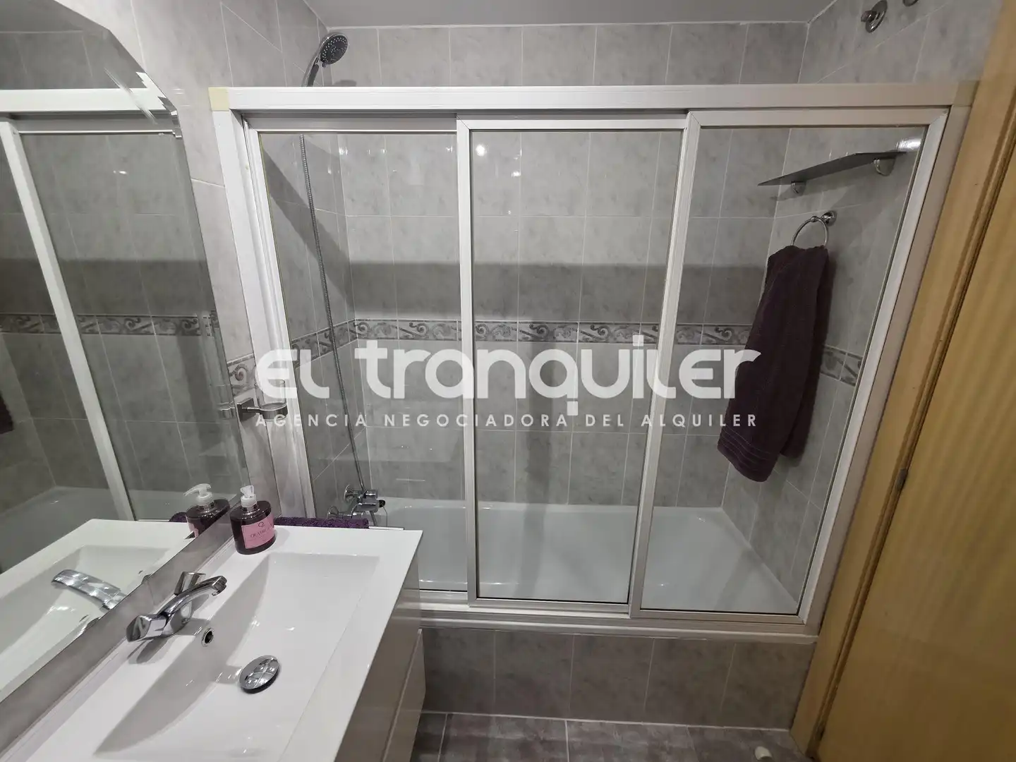Baño de Piso de alquiler en Madrid con Aire acondicionado, Parquet y Amueblado