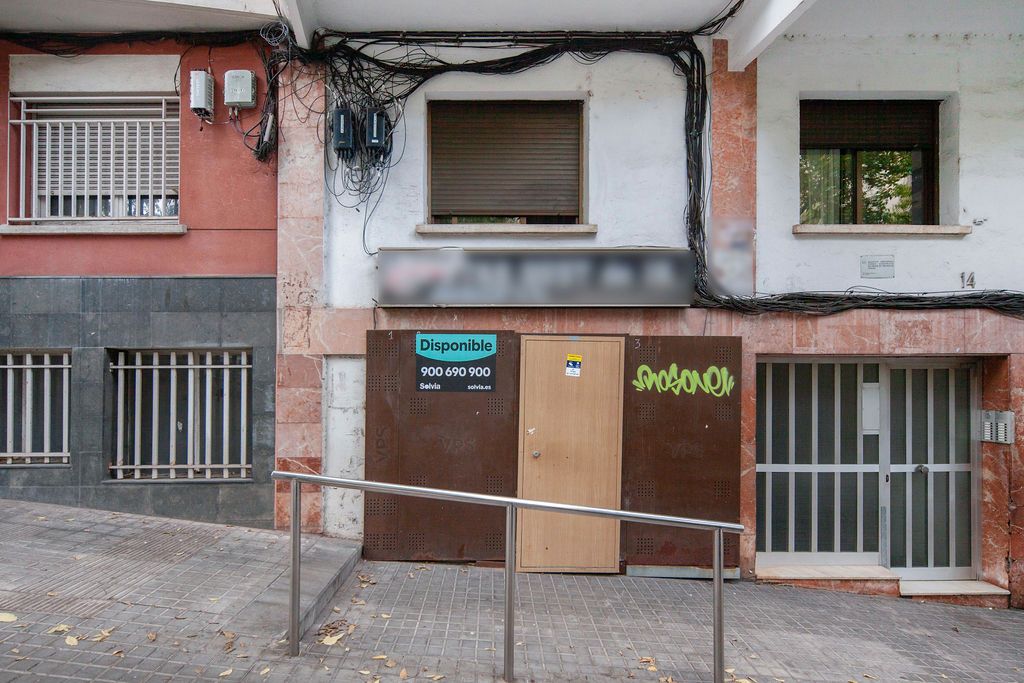 Vista exterior de Local en venda en Santa Coloma de Gramenet