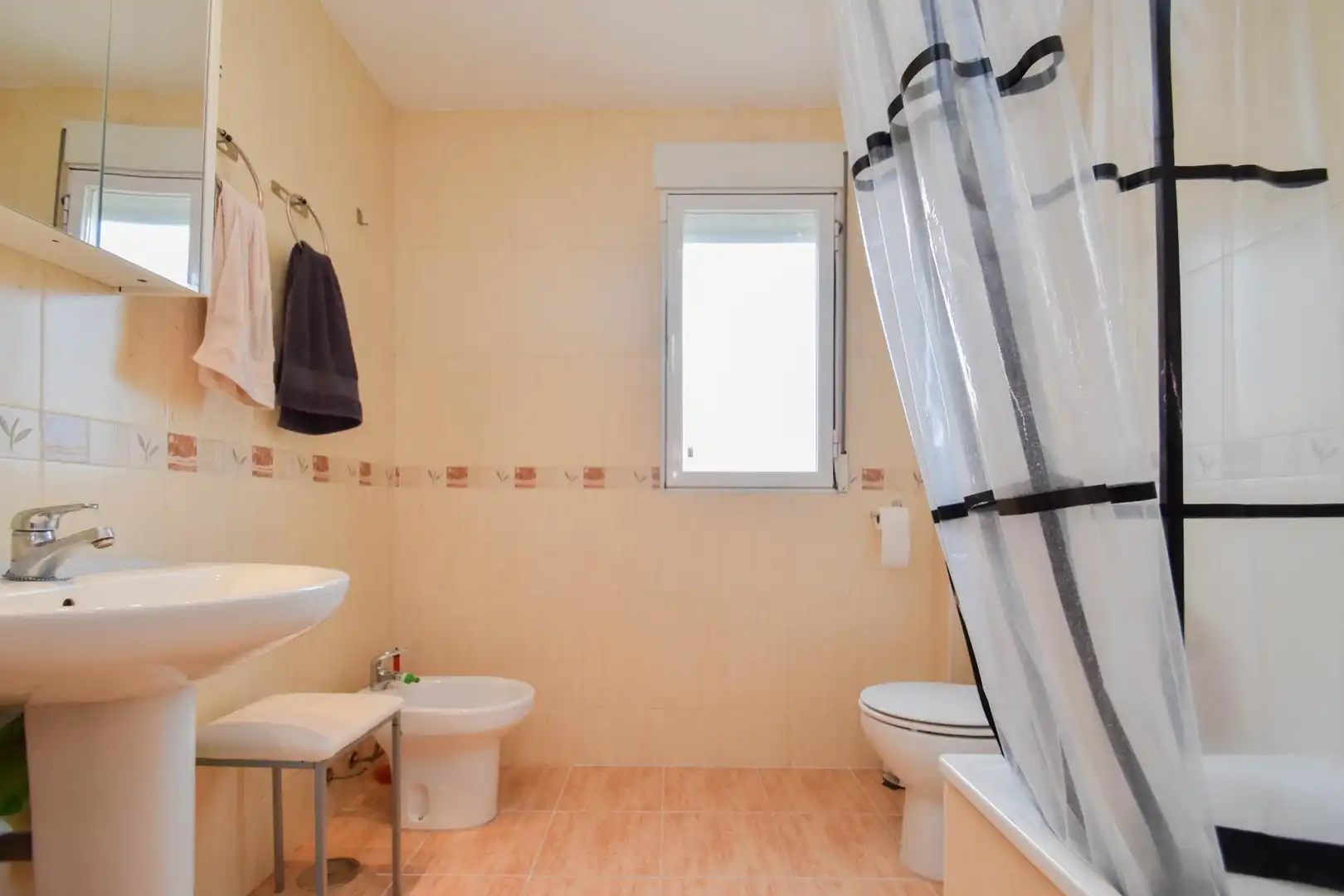 Bany de Dúplex en venda en Cúllar Vega amb Aire condicionat, Calefacció i Terrassa