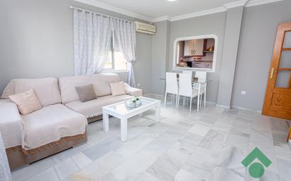 Living room of Flat for sale in Algeciras  with Air Conditioner, Terrace and Furnished