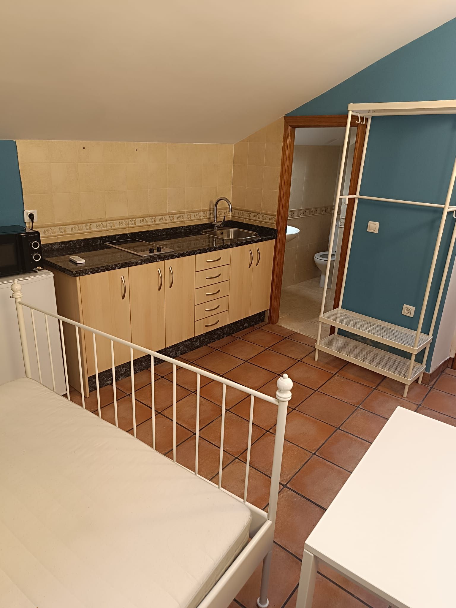 Cocina de Estudio de alquiler en Cáceres Capital con Aire acondicionado y Amueblado