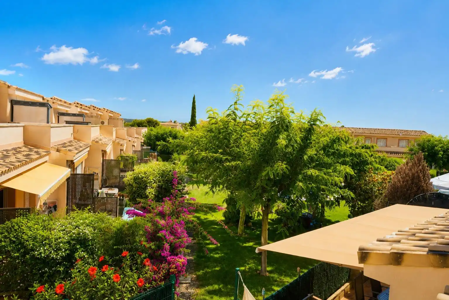 Jardí de Casa o xalet en venda en Mont-roig del Camp amb Jardí privat, Terrassa i Piscina comunitària