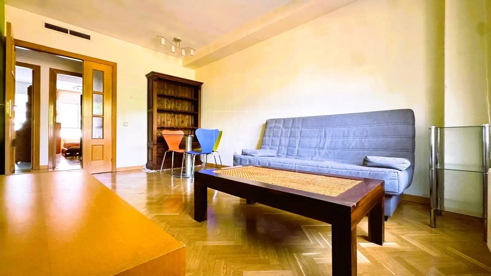 Sala d'estar de Planta baixa en venda en Las Rozas de Madrid amb Calefacció, Parquet i Traster