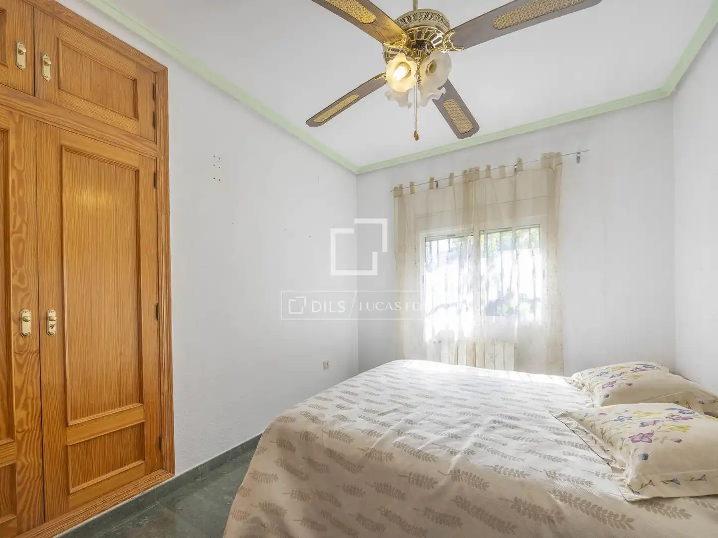 Bedroom of Houses for sale in La Pobla de Vallbona  with Air Conditioner, Heating and Private garden