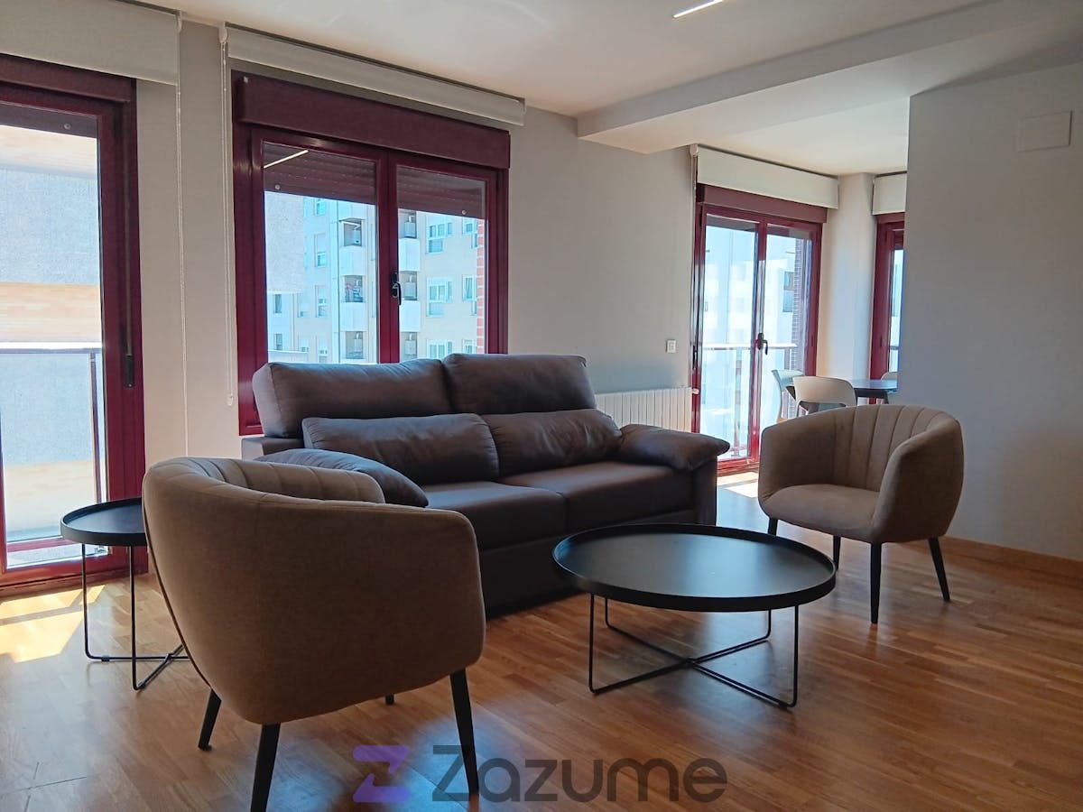 Living room of Flat to rent in Oviedo   with Heating, Parquet flooring and Storage room