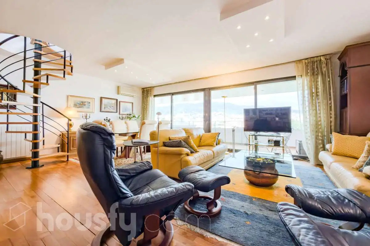 Sala de estar de Piso en venta en Barcelona con Aire acondicionado, Calefacción y Jardín privado