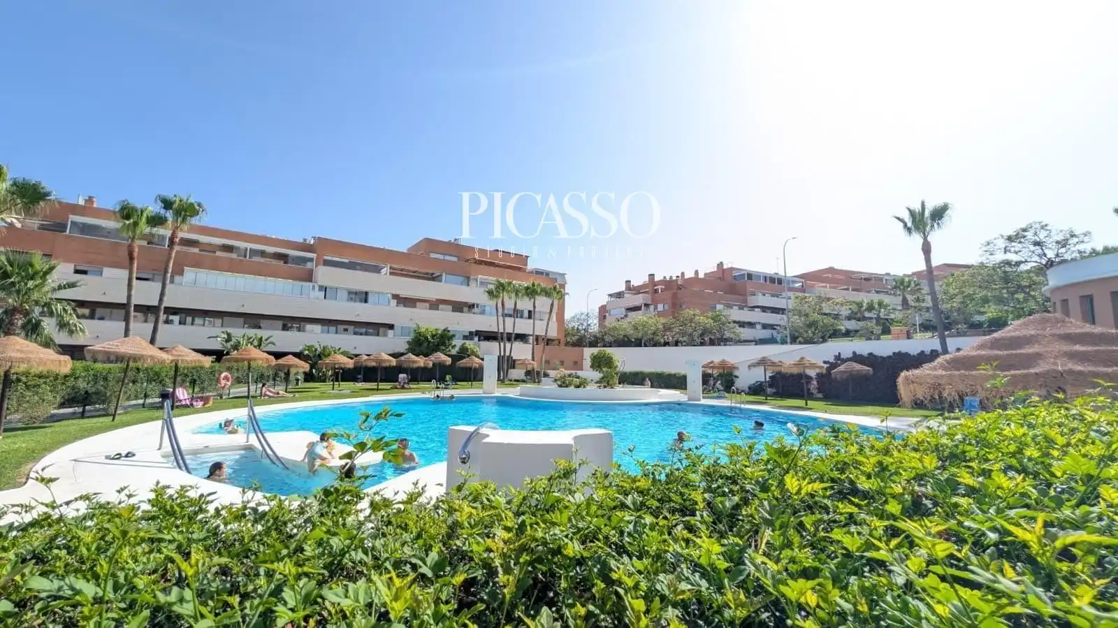 Appartamento con piscina in affitto a Calle Frutos Herranz