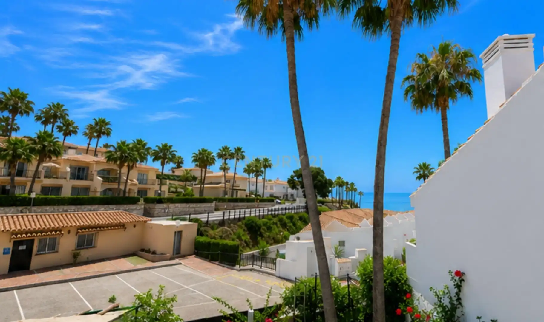 Vista exterior de Casa adosada en venda en Mijas amb Aire condicionat, Jardí privat i Piscina