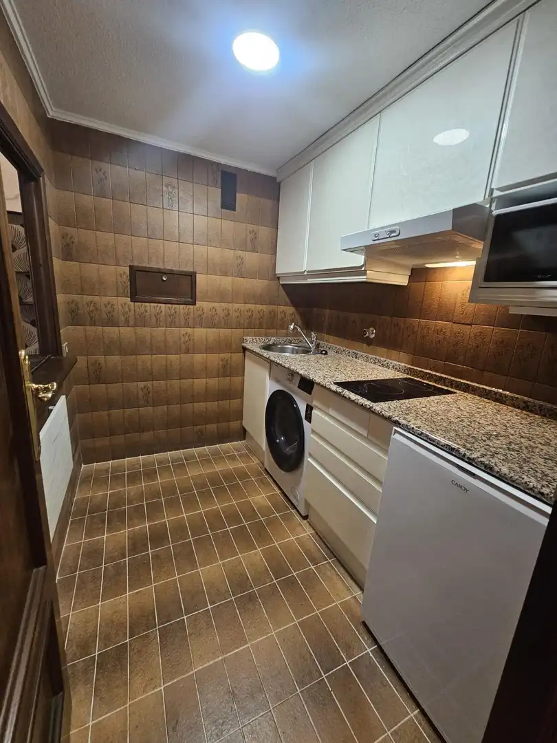 Cuina de Apartament de lloguer en Salamanca amb Calefacció, Parquet i Moblat