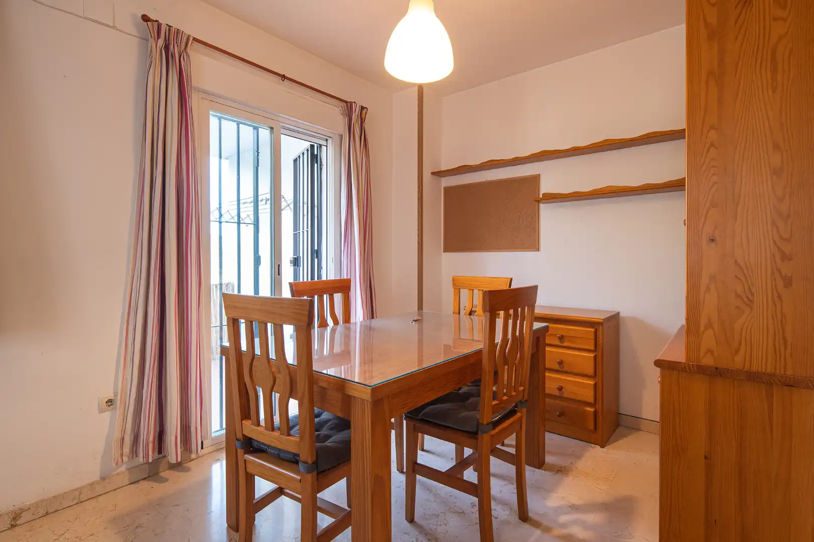 Comedor de Piso en venta en Güéjar Sierra con Aire acondicionado, Terraza y Amueblado