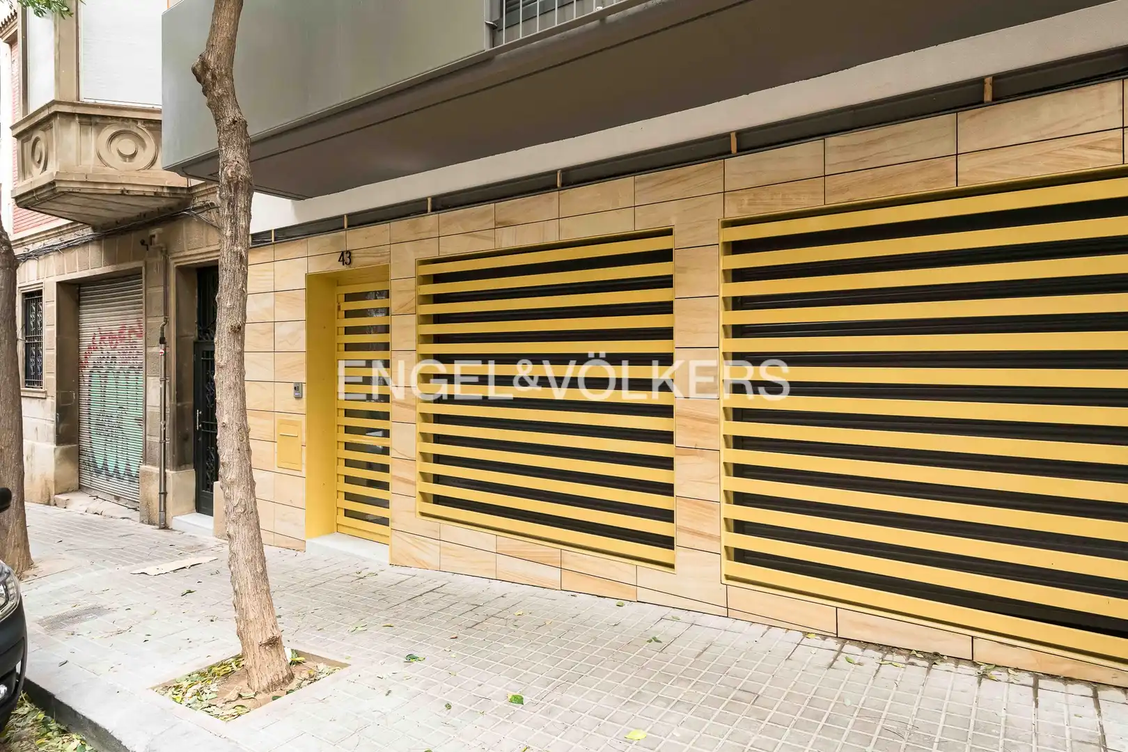 Exterior view of Ground floor for sale in Barcelona  with Air Conditioner and Heating