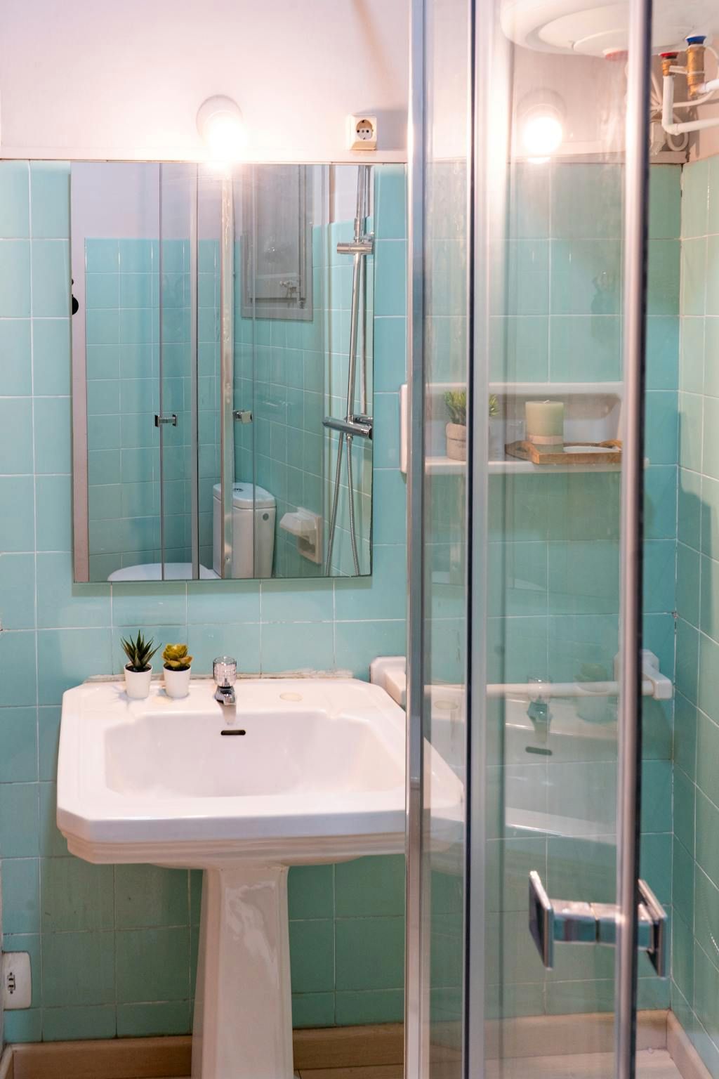 Bathroom of Flat to share in  Barcelona Capital  with Heating, Furnished and Washing machine